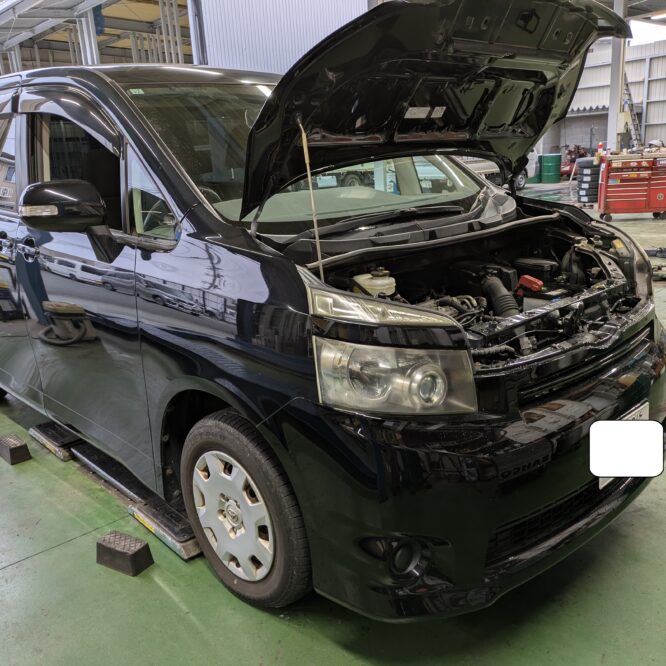 ヴォクシー　エンジン不調と冷却水漏れ